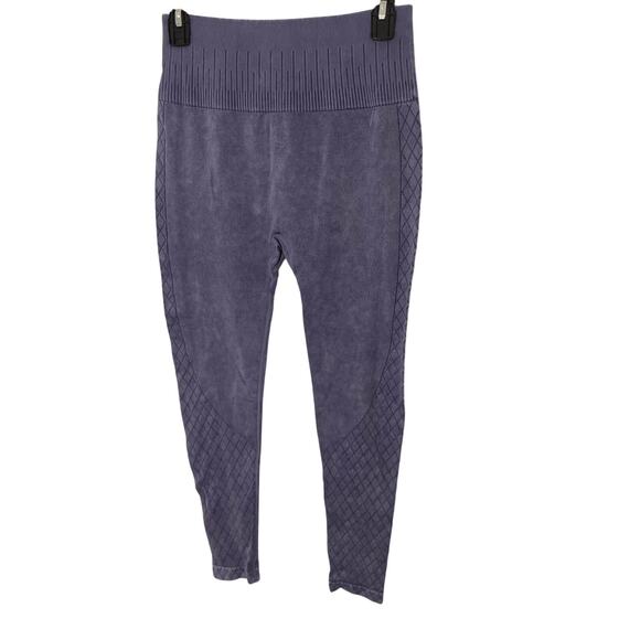 Mono B Women's Purple Patterned Crotchless Ribbed Gym Workout Leggings Sz M - Picture 3 of 3